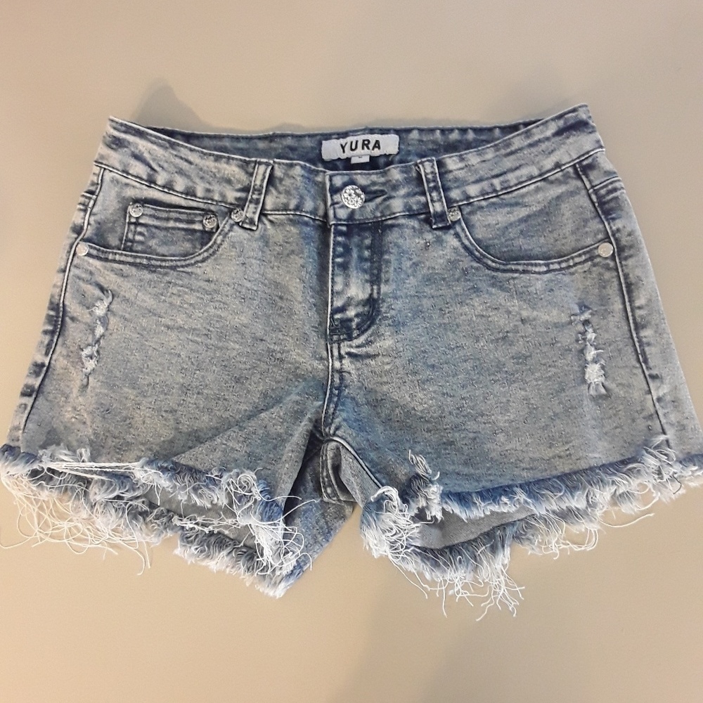 Yura distressed jean shorts M